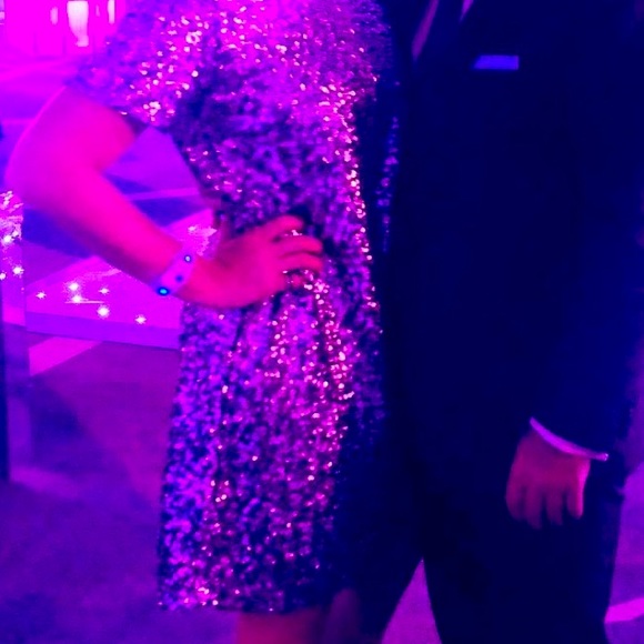 Sequined Stunner! - Picture 2 of 2